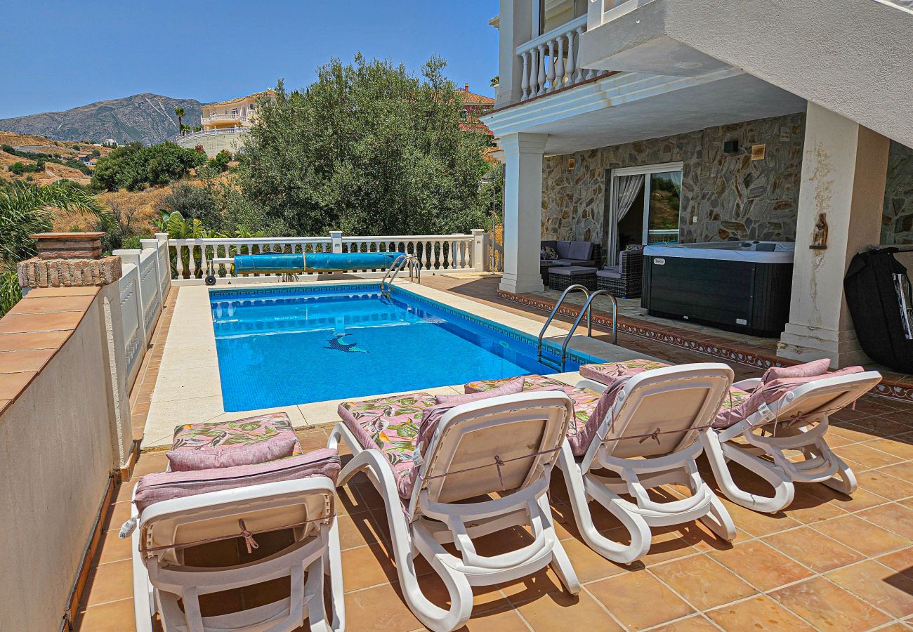 Villa in Mijas Costa - Casa Lorraine, 4 bedroom villa, private pool