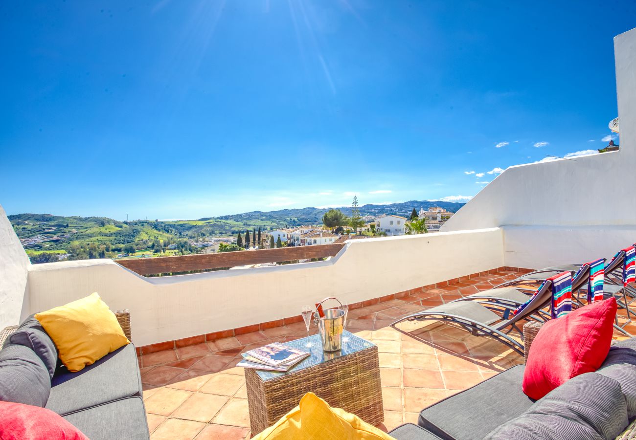 Apartment in Mijas Costa - 3 bedroom penthouse apartment, Mijas Golf