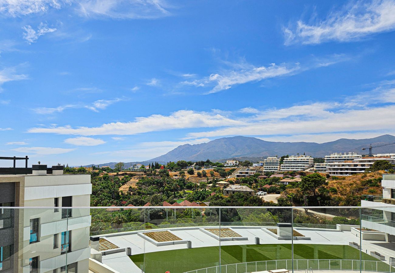 Apartment in Estepona - Penthouse apartment with hot tub next to Selwo