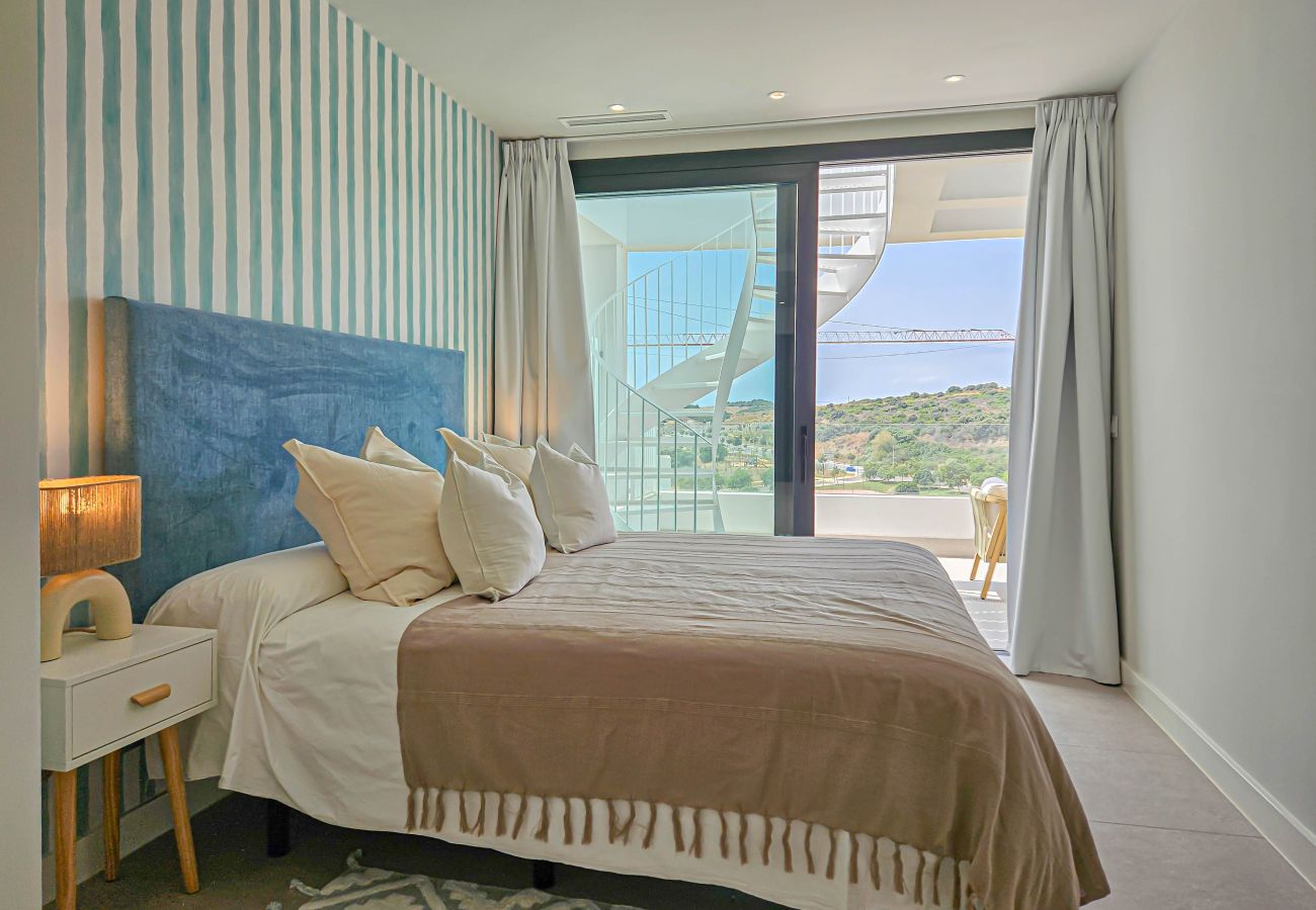 Apartment in Estepona - Penthouse apartment in Estepona, 2km from Azata Golf