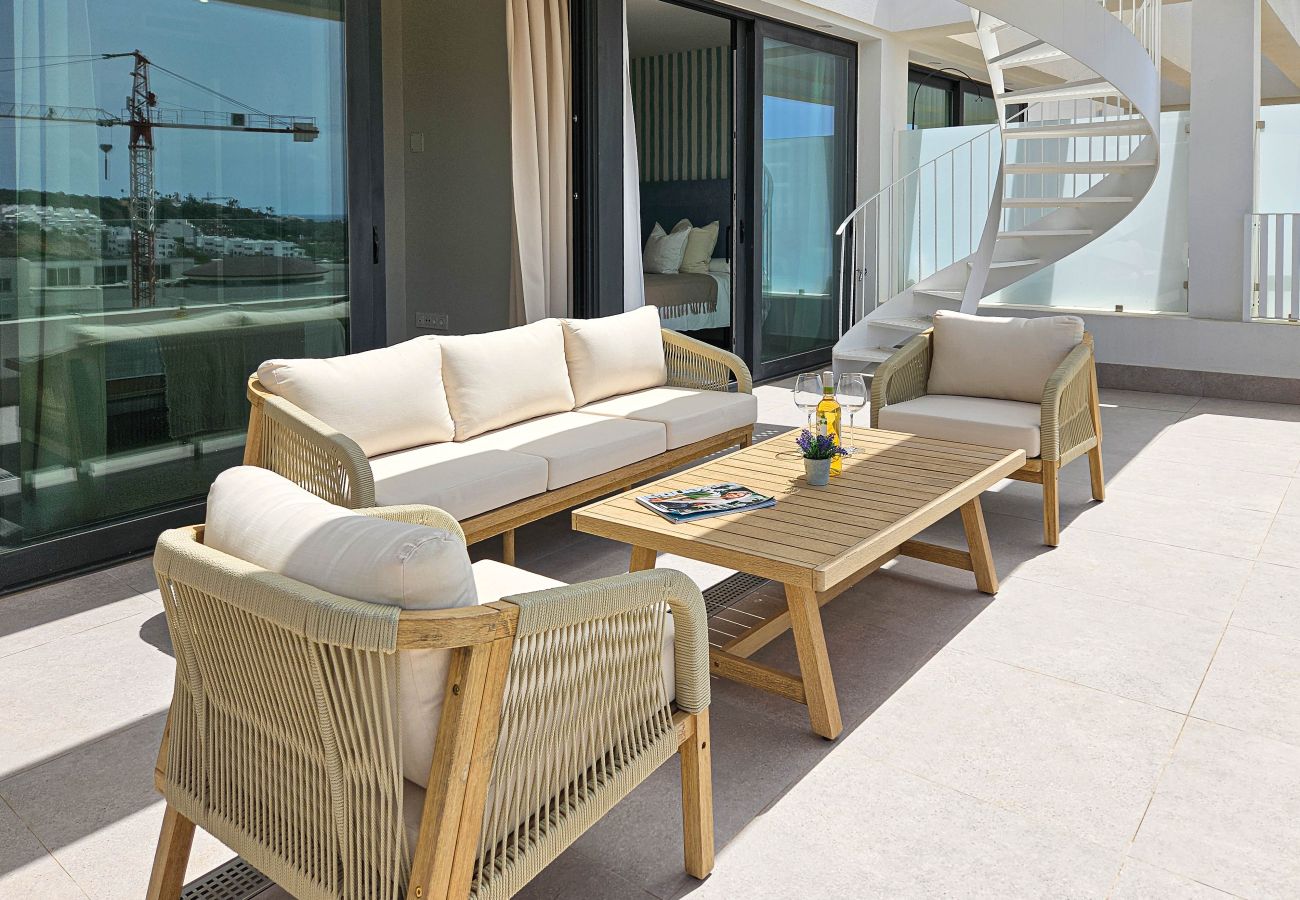 Apartment in Estepona - Penthouse apartment in Estepona, 2km from Azata Golf