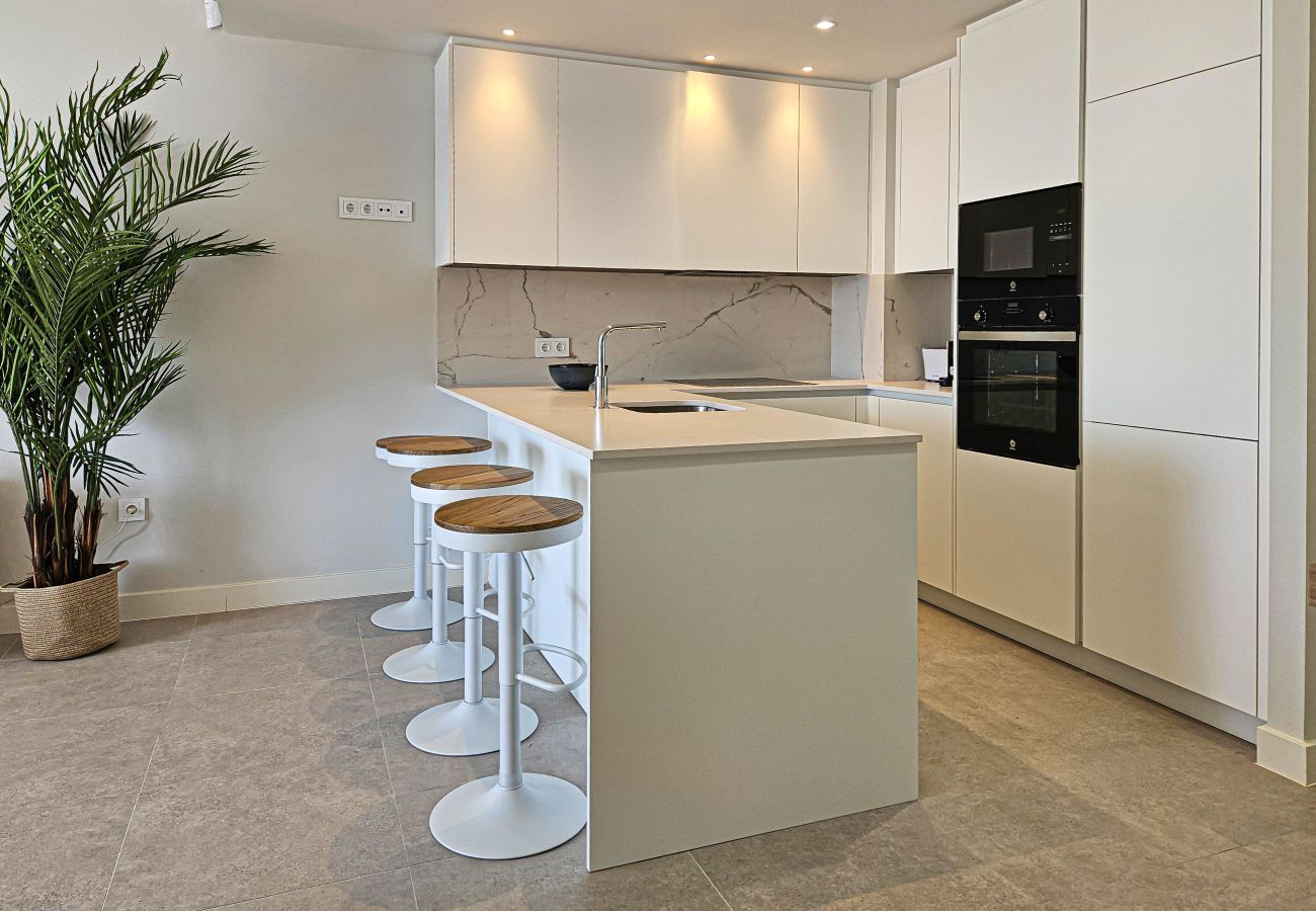 Apartment in Estepona - Penthouse apartment in Estepona, 2km from Azata Golf