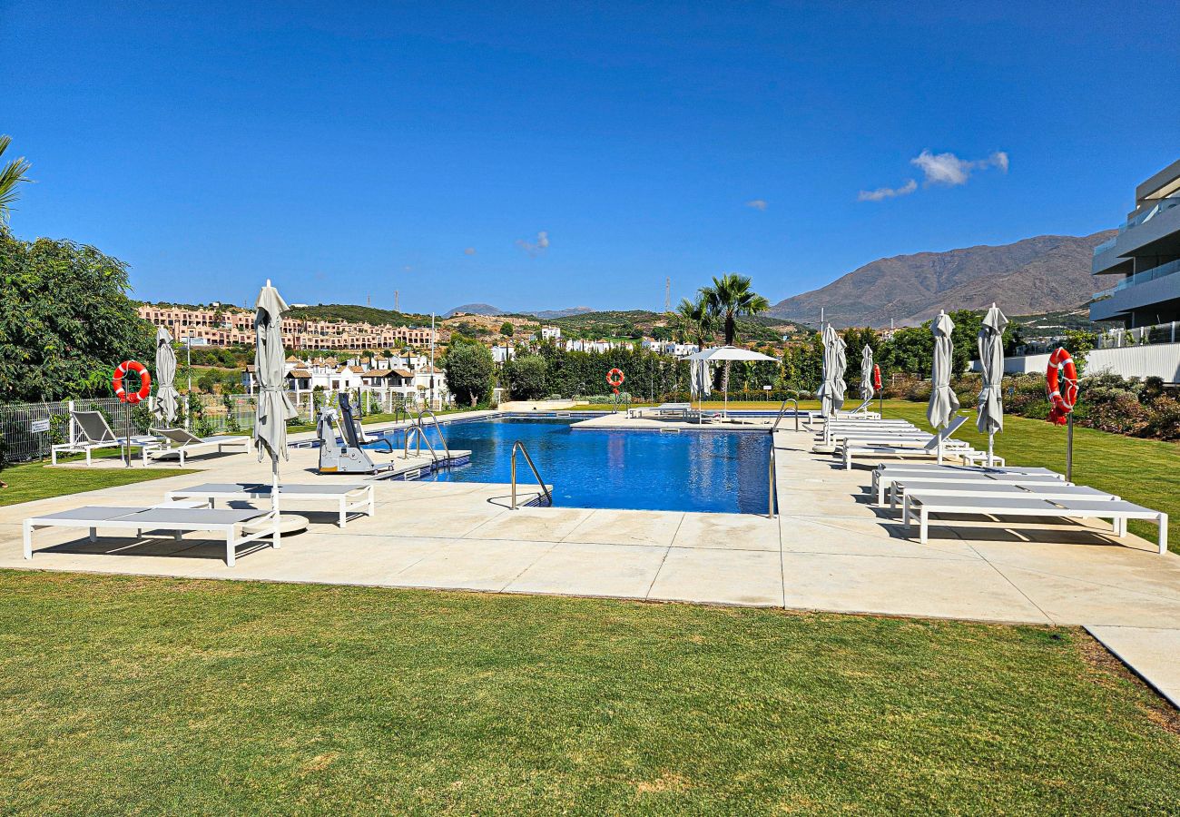 Apartment in Estepona - Penthouse apartment in Estepona, 2km from Azata Golf