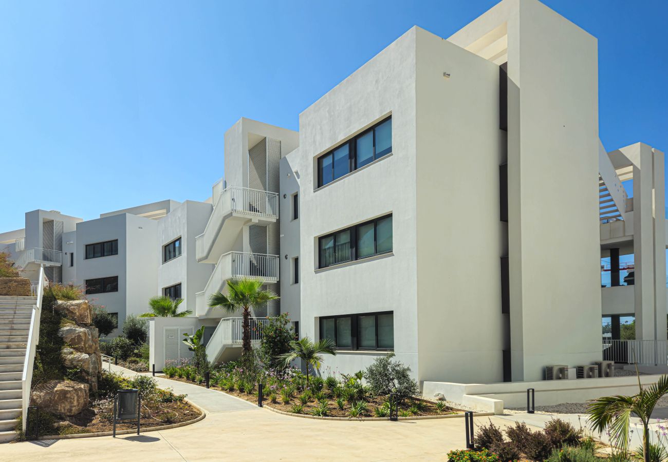 Apartment in Estepona - Penthouse apartment in Estepona, 2km from Azata Golf