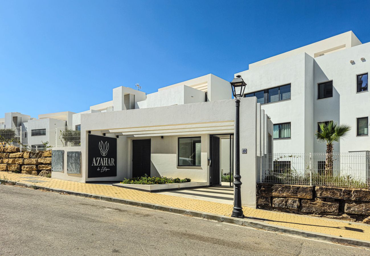 Apartment in Estepona - Penthouse apartment in Estepona, 2km from Azata Golf
