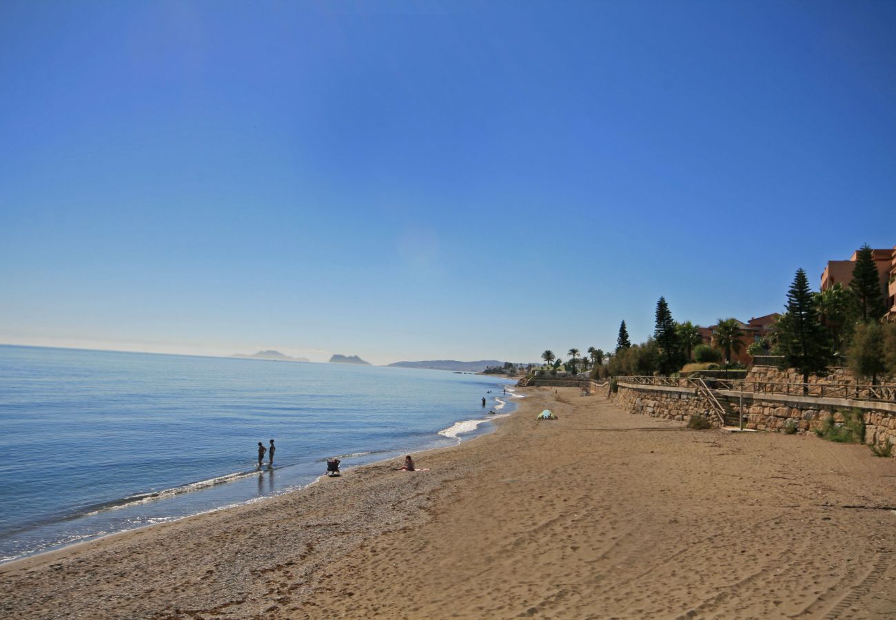 Apartment in Estepona - Penthouse apartment in Estepona, 2km from Azata Golf