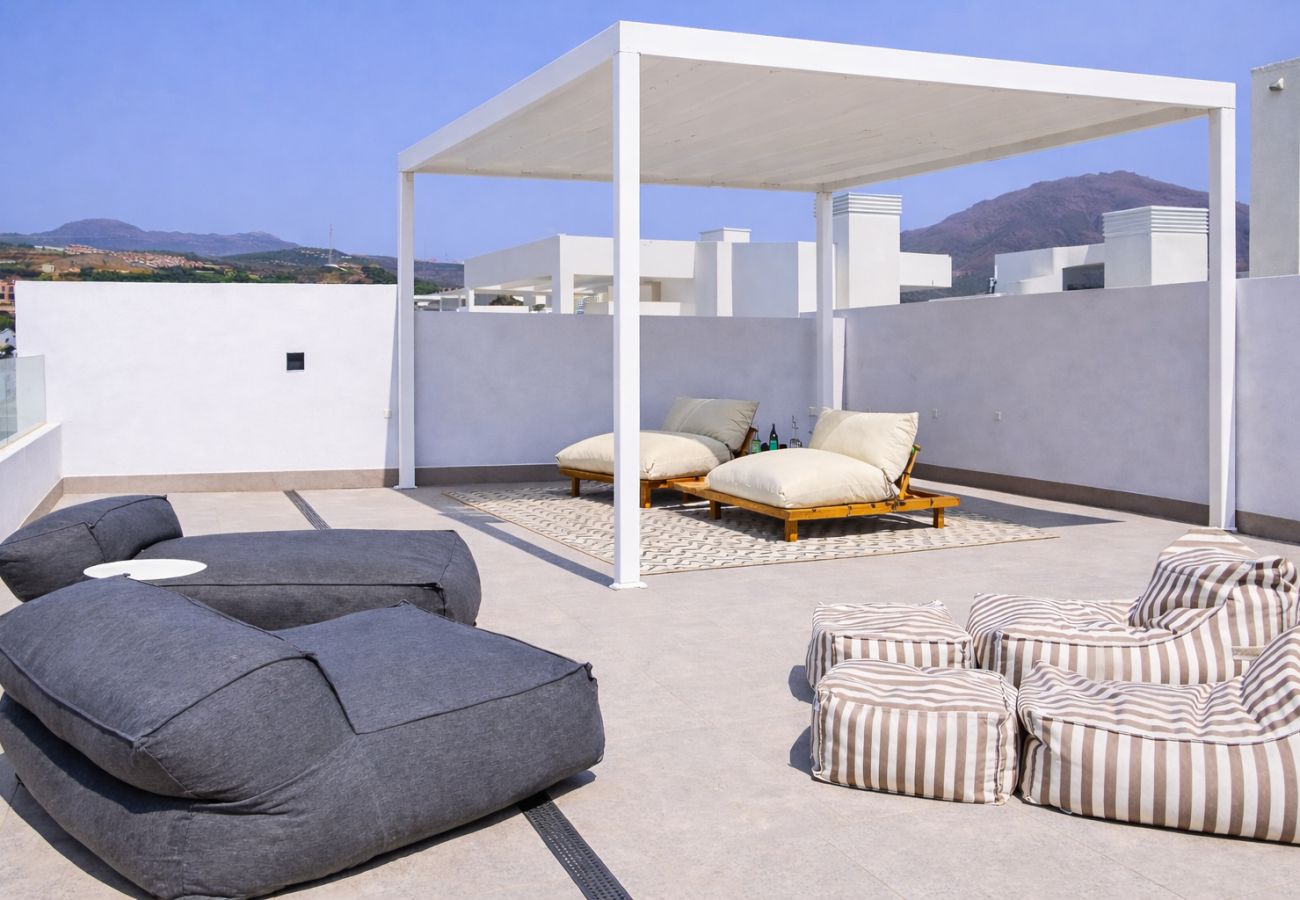 Apartment in Estepona - Penthouse apartment in Estepona, 2km from Azata Golf