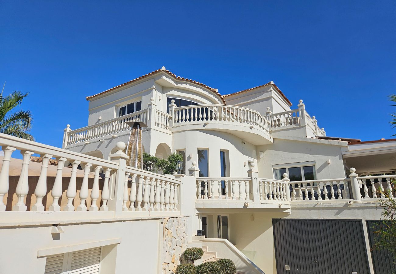 Villa in Mijas Costa - Villa with private pool and hot tub Mijas Costa