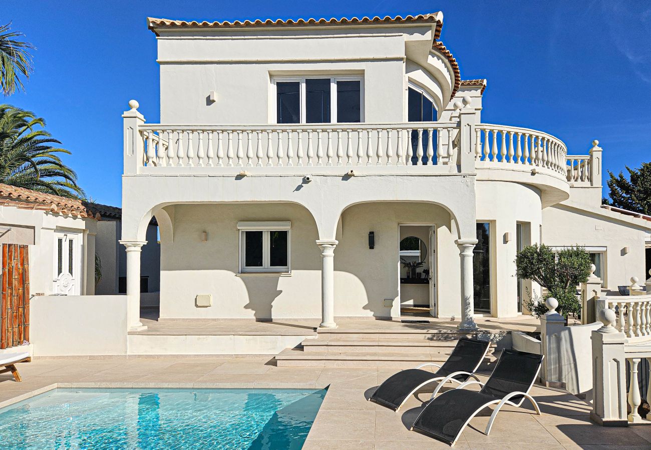 Villa in Mijas Costa - Villa with private pool and hot tub Mijas Costa