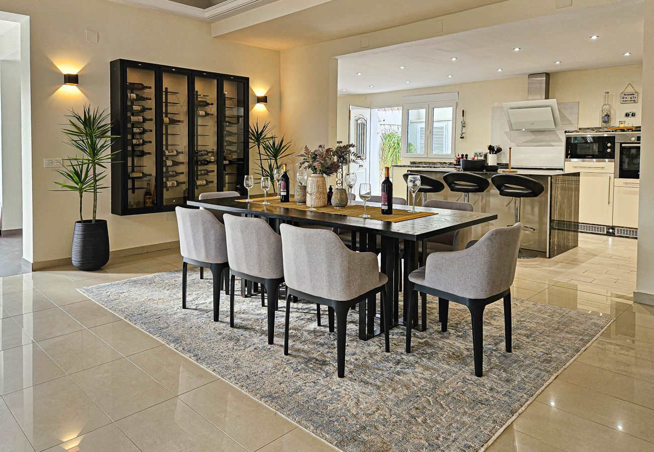 Villa in Mijas Costa - Villa with private pool and hot tub Mijas Costa