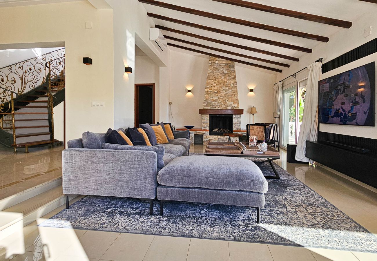 Villa in Mijas Costa - Villa with private pool and hot tub Mijas Costa