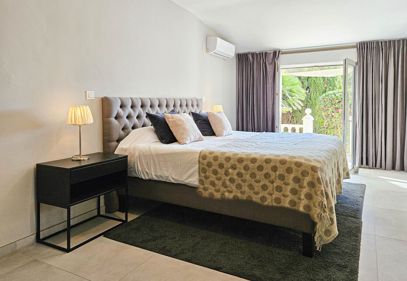 Villa in Mijas Costa - Villa with private pool and hot tub Mijas Costa