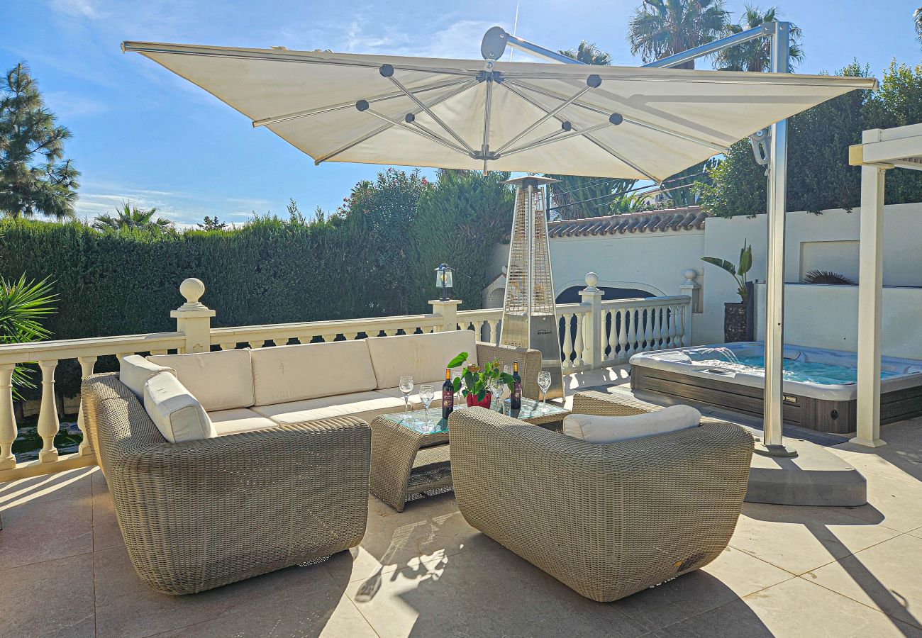 Villa in Mijas Costa - Villa with private pool and hot tub Mijas Costa