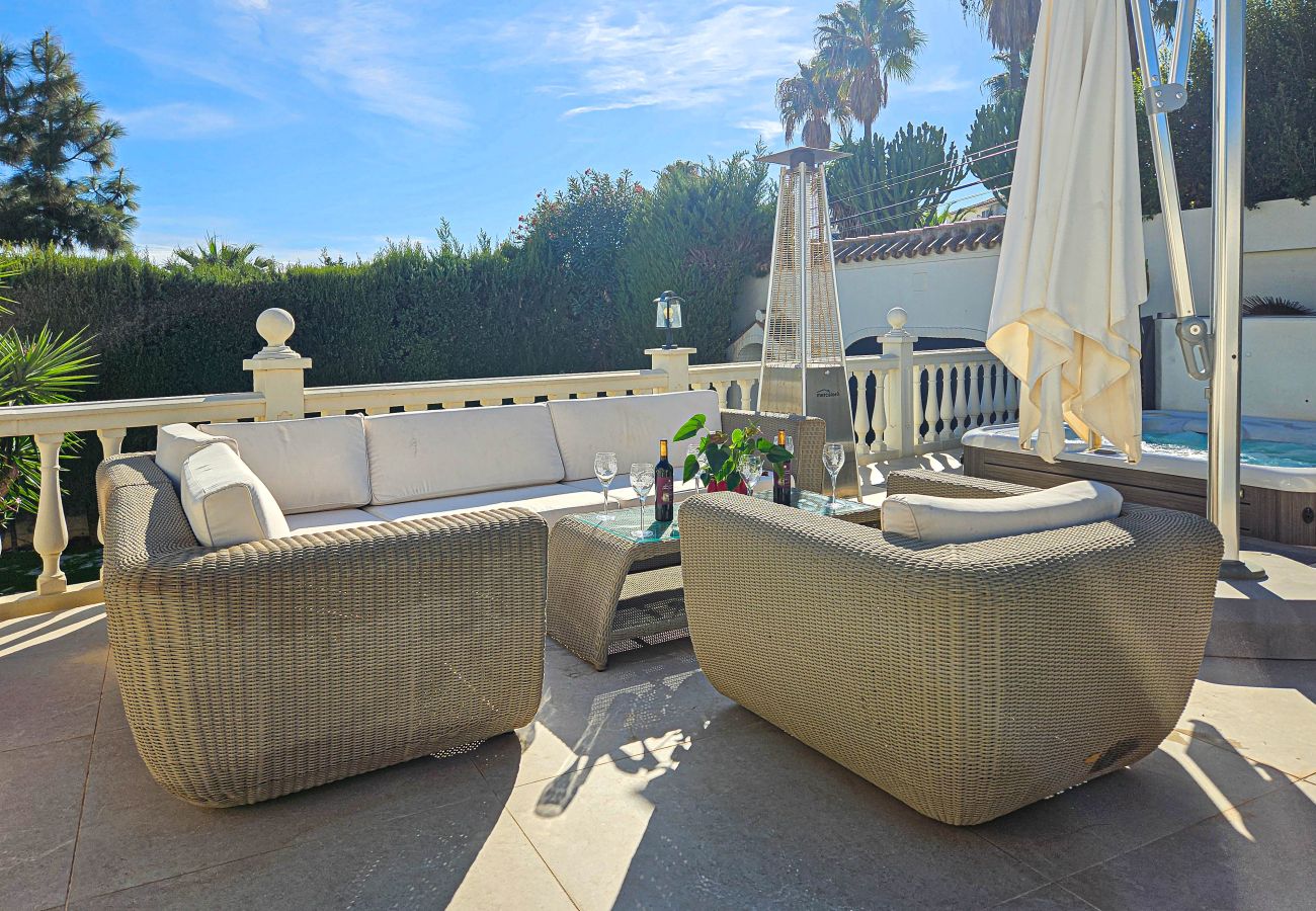 Villa in Mijas Costa - Villa with private pool and hot tub Mijas Costa