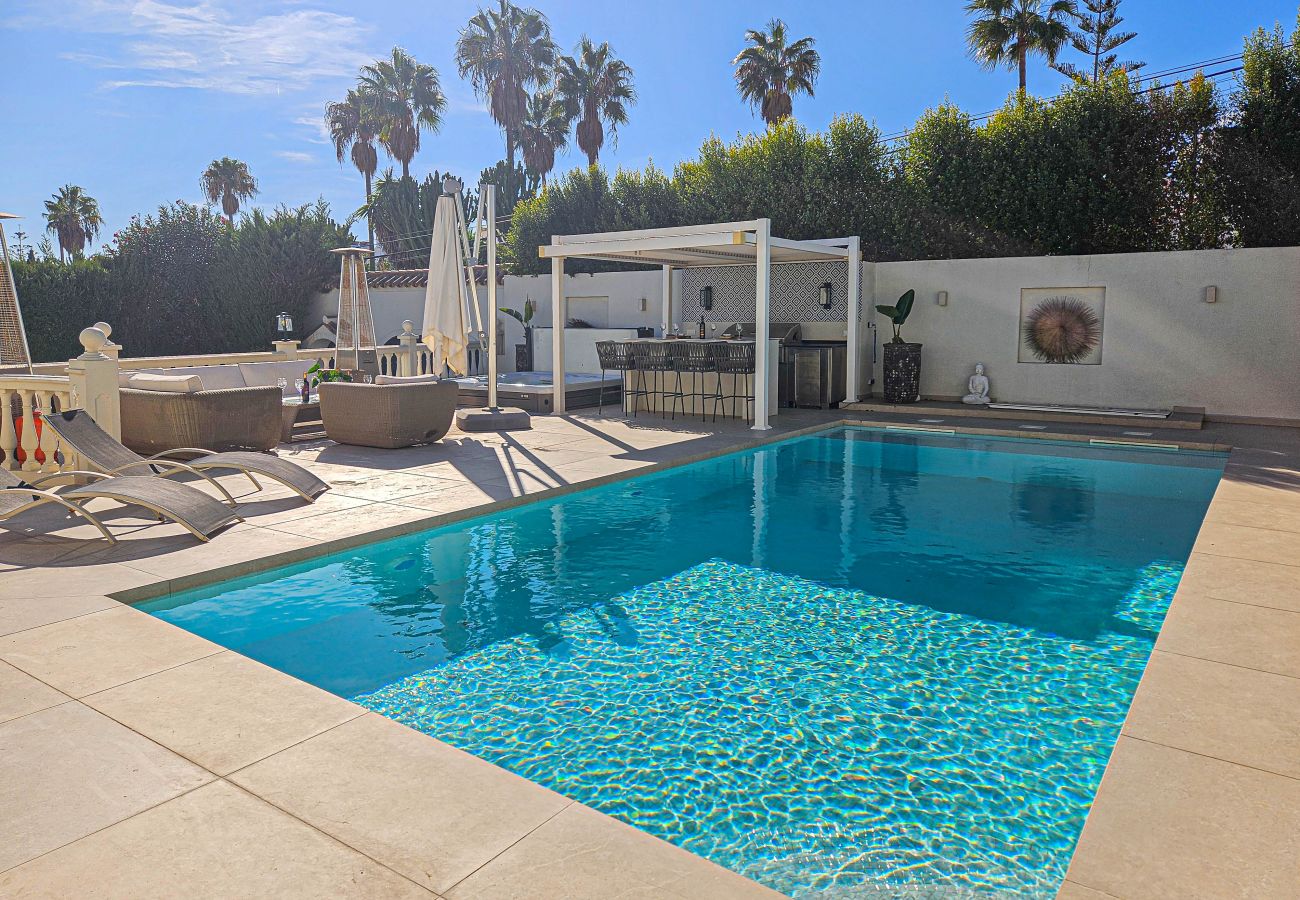 Villa in Mijas Costa - Villa with private pool and hot tub Mijas Costa