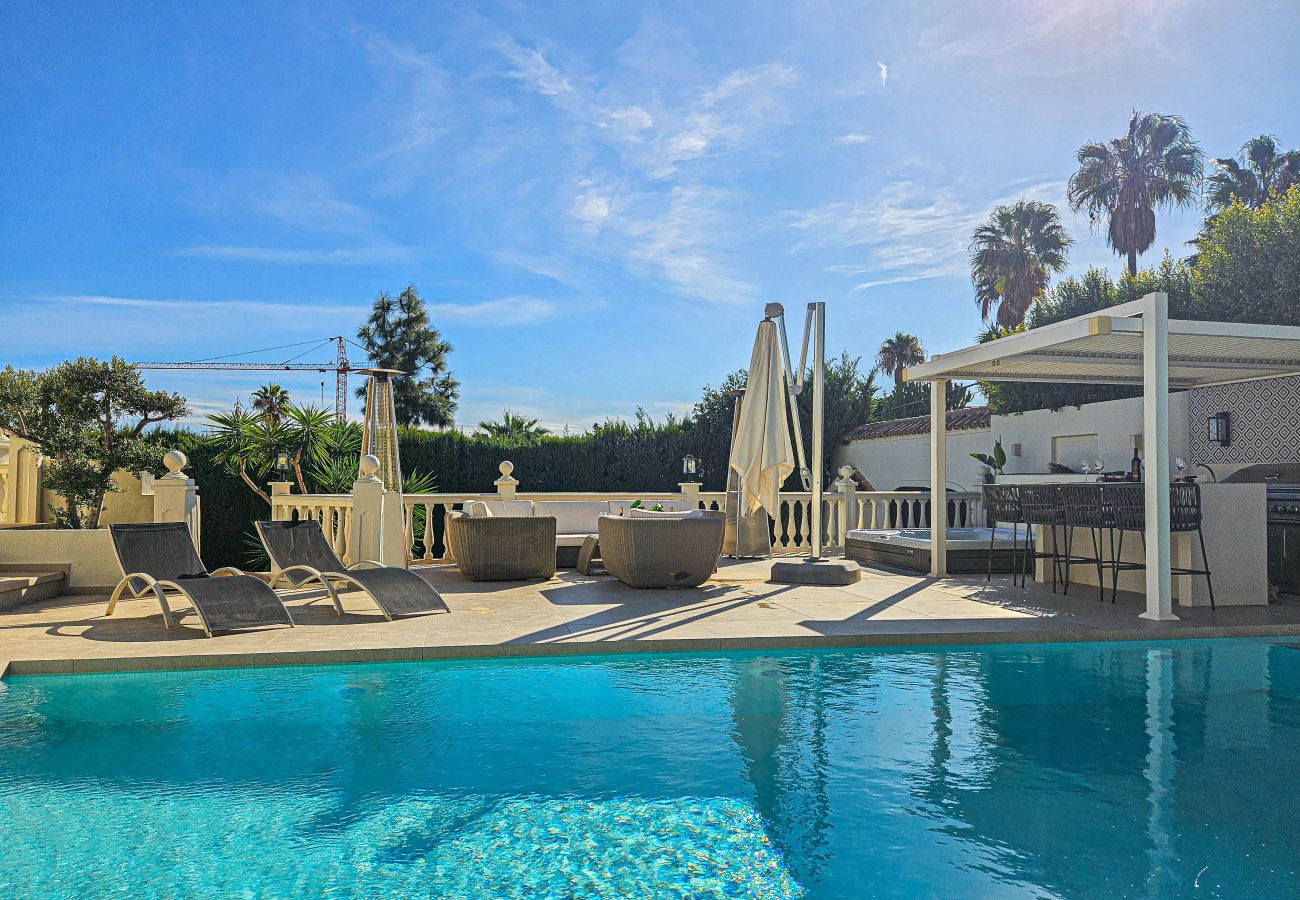 Villa in Mijas Costa - Villa with private pool and hot tub Mijas Costa