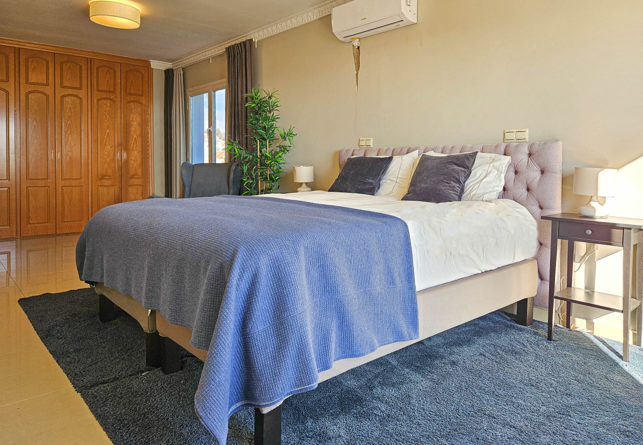 Villa in Mijas Costa - Villa with private pool and hot tub Mijas Costa