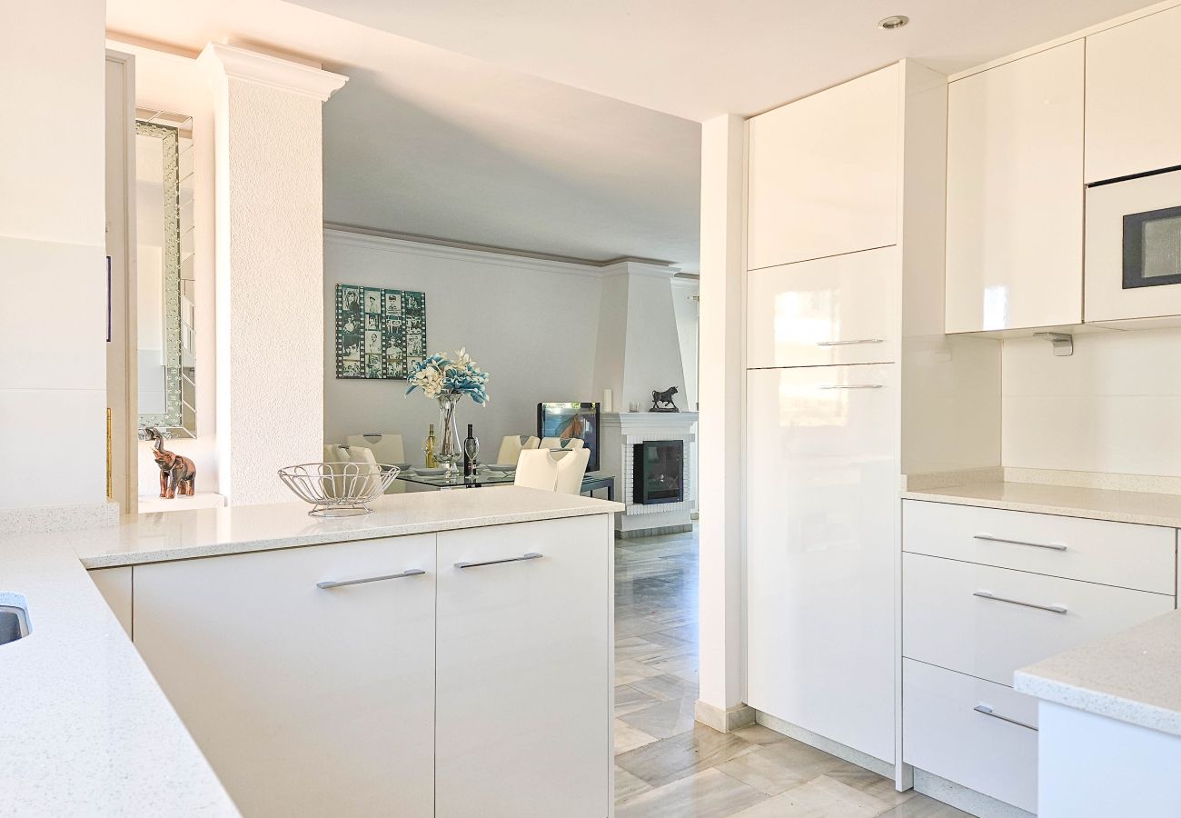 Apartment in Mijas Costa - Poolside apartment in Torrenueva close to beach