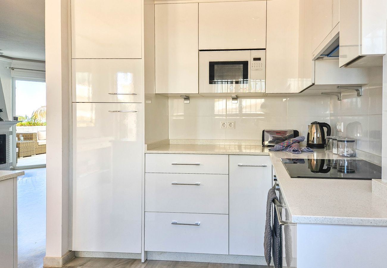 Apartment in Mijas Costa - Poolside apartment in Torrenueva close to beach