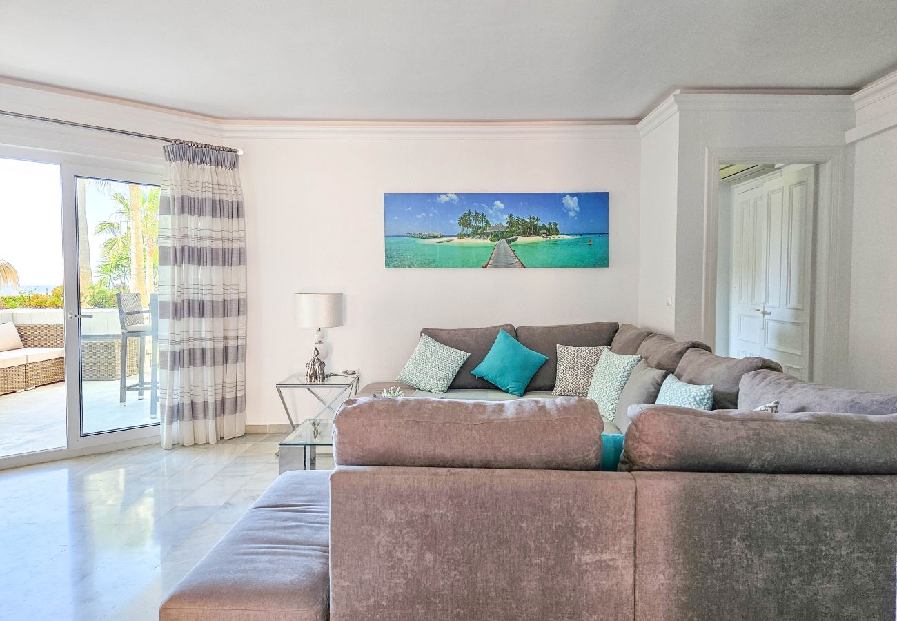 Apartment in Mijas Costa - Poolside apartment in Torrenueva close to beach