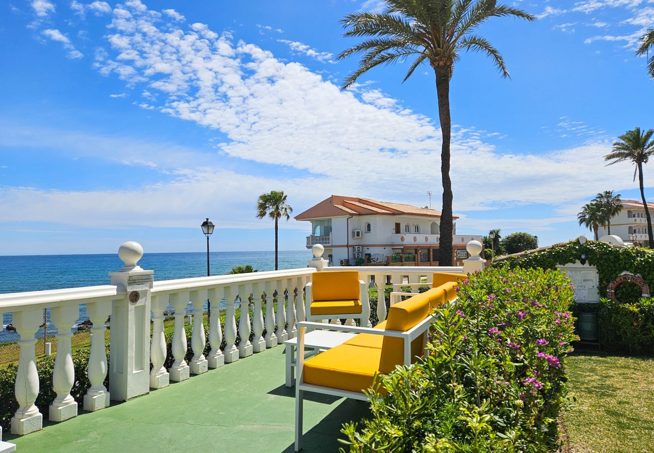 Apartment in Mijas Costa - Poolside apartment in Torrenueva close to beach