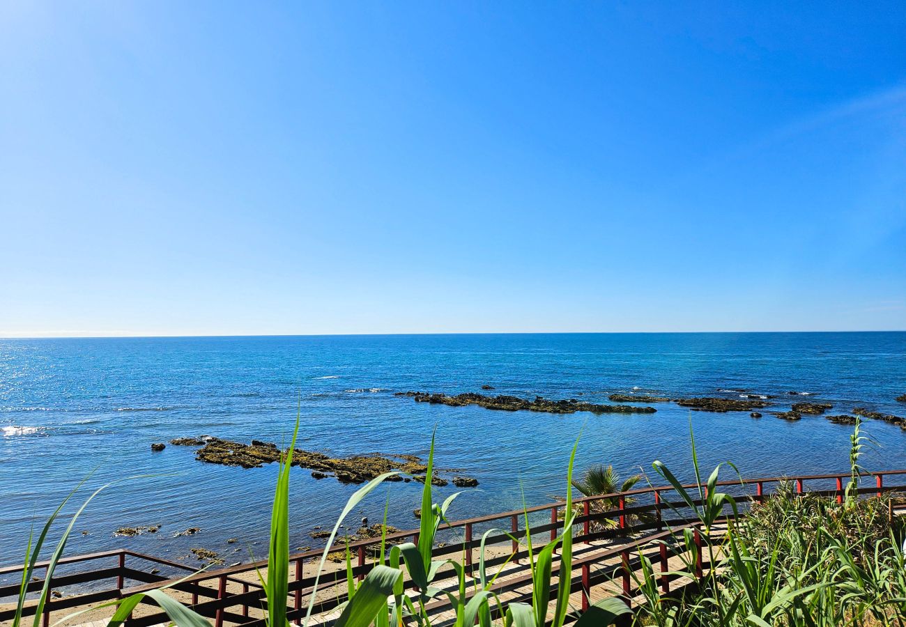 Apartment in Mijas Costa - Poolside apartment in Torrenueva close to beach