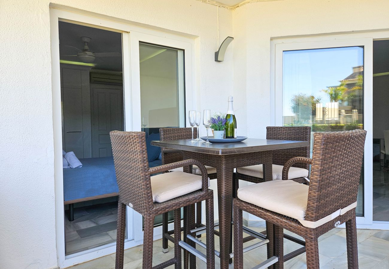 Apartment in Mijas Costa - Poolside apartment in Torrenueva close to beach