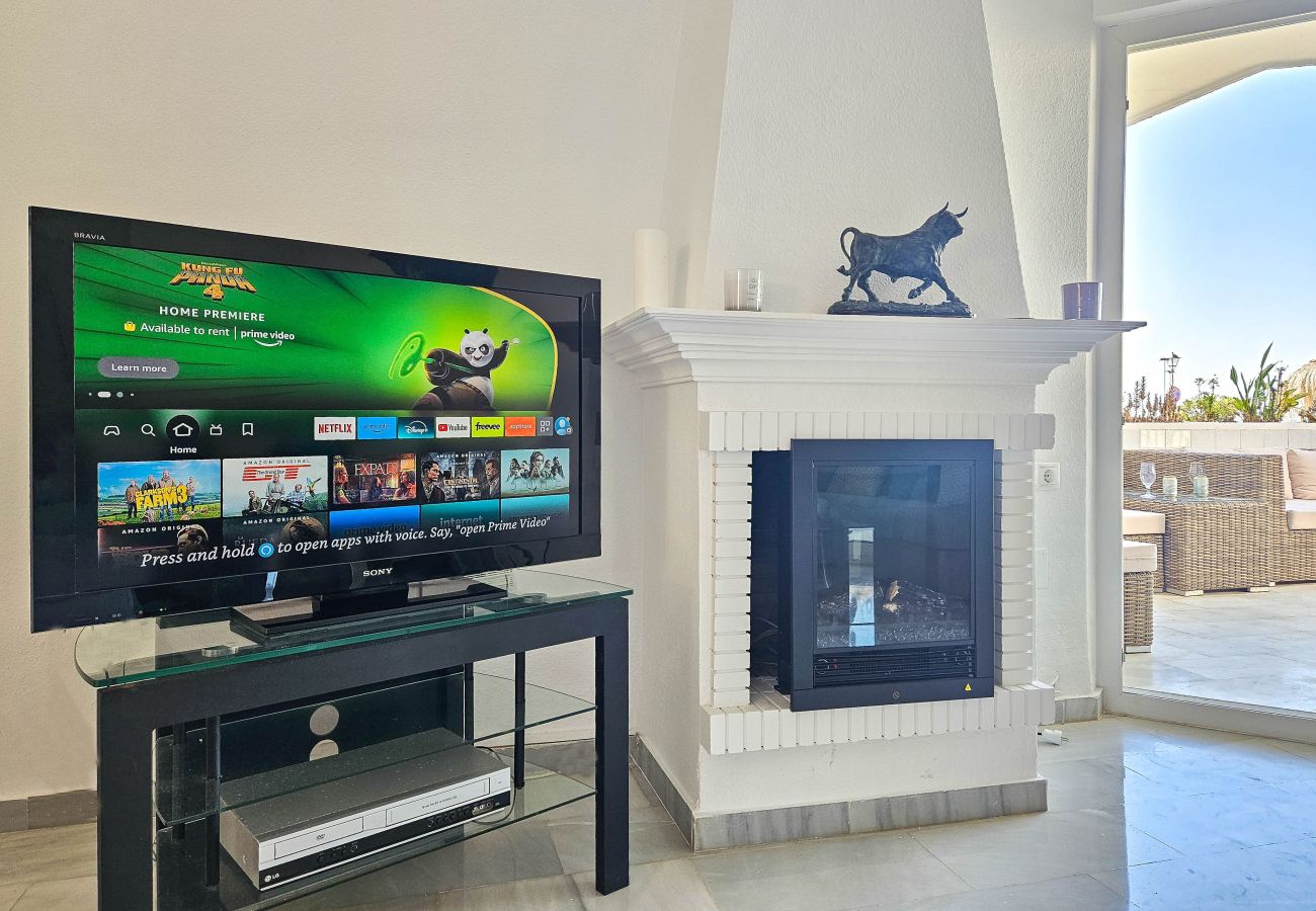 Apartment in Mijas Costa - Poolside apartment in Torrenueva close to beach