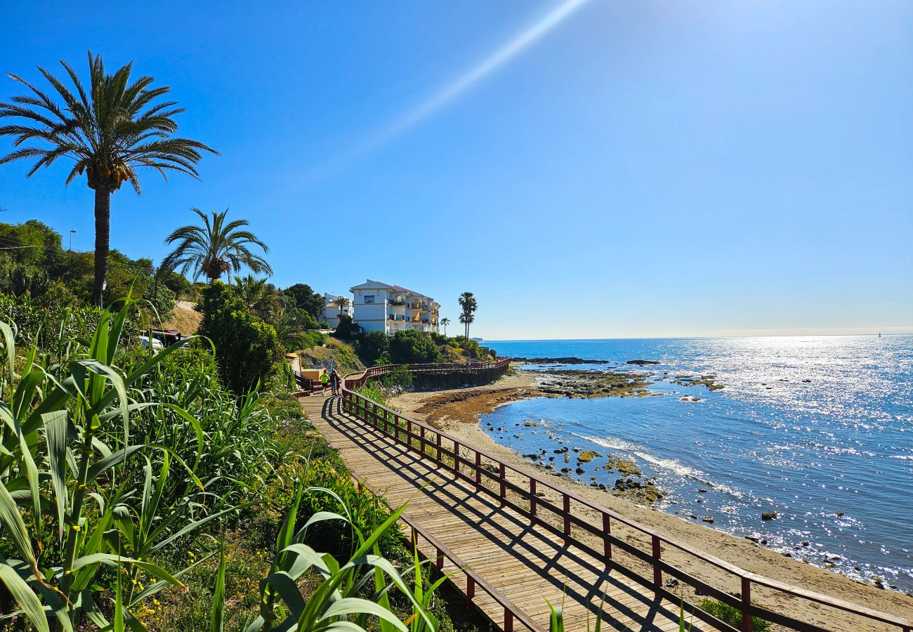 Apartment in Mijas Costa - Poolside apartment in Torrenueva close to beach