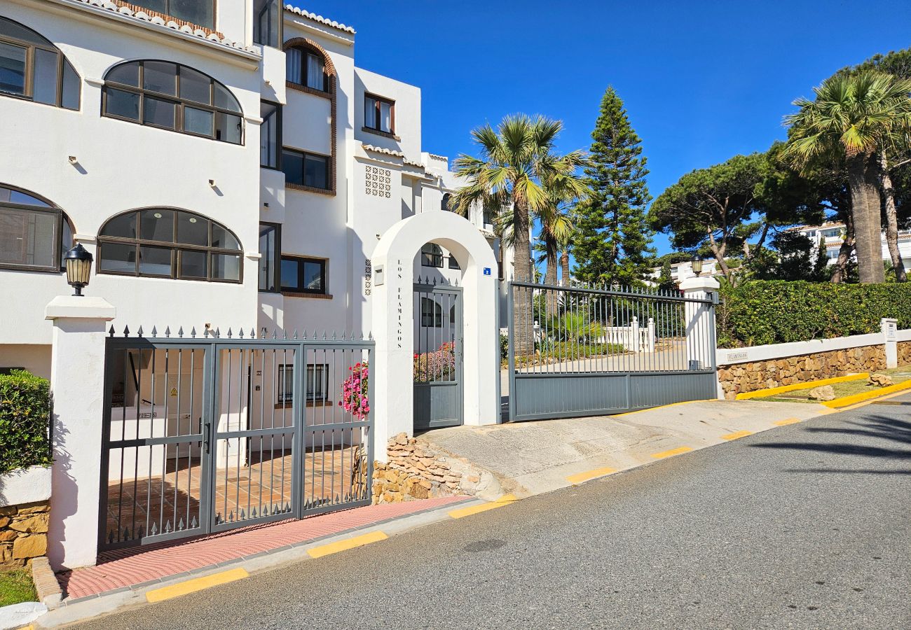 Apartment in Mijas Costa - Poolside apartment in Torrenueva close to beach