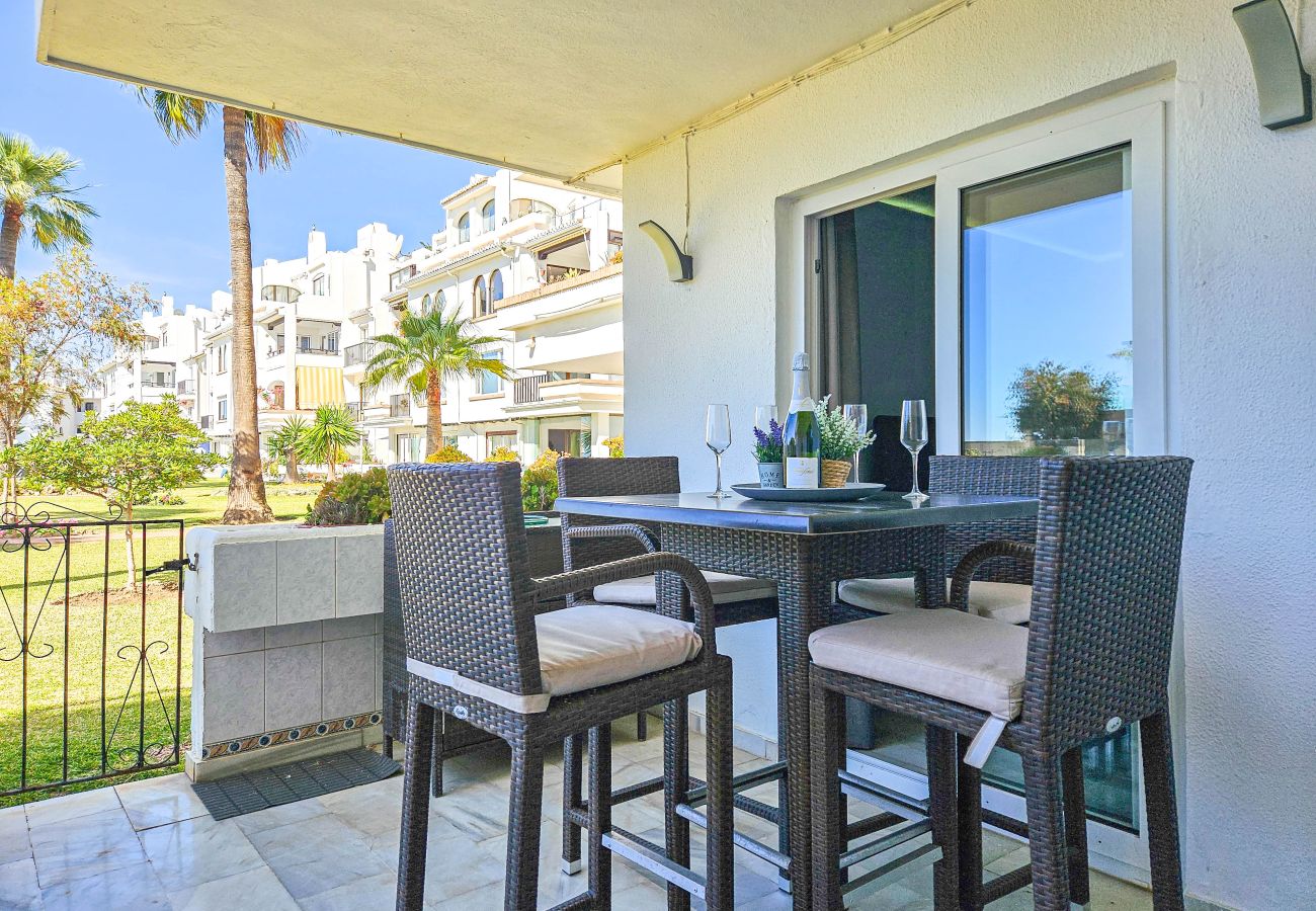 Apartment in Mijas Costa - Poolside apartment in Torrenueva close to beach