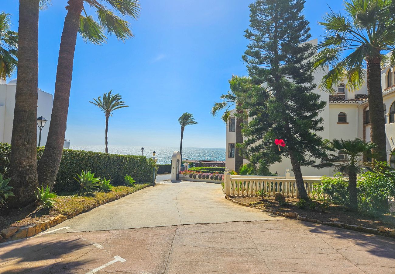 Apartment in Mijas Costa - Poolside apartment in Torrenueva close to beach