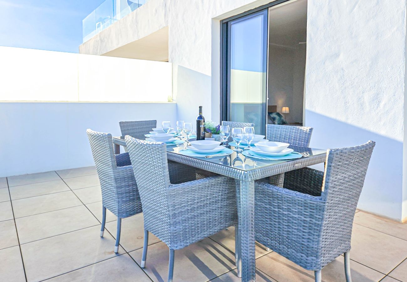 Apartment in La Cala de Mijas - 3 bed with mountain & sea views in Casa Banderas