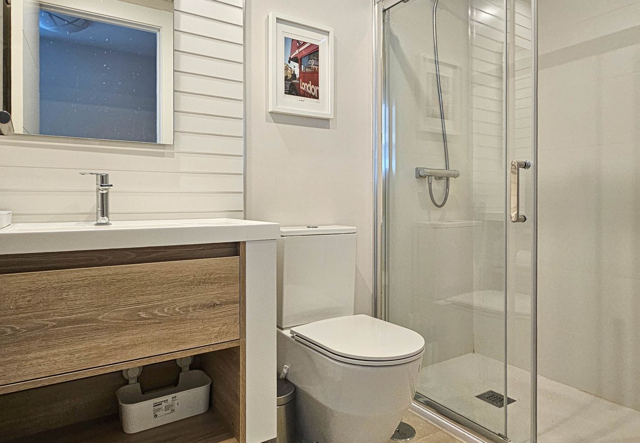 Apartment in La Cala de Mijas - 3 bed with mountain & sea views in Casa Banderas