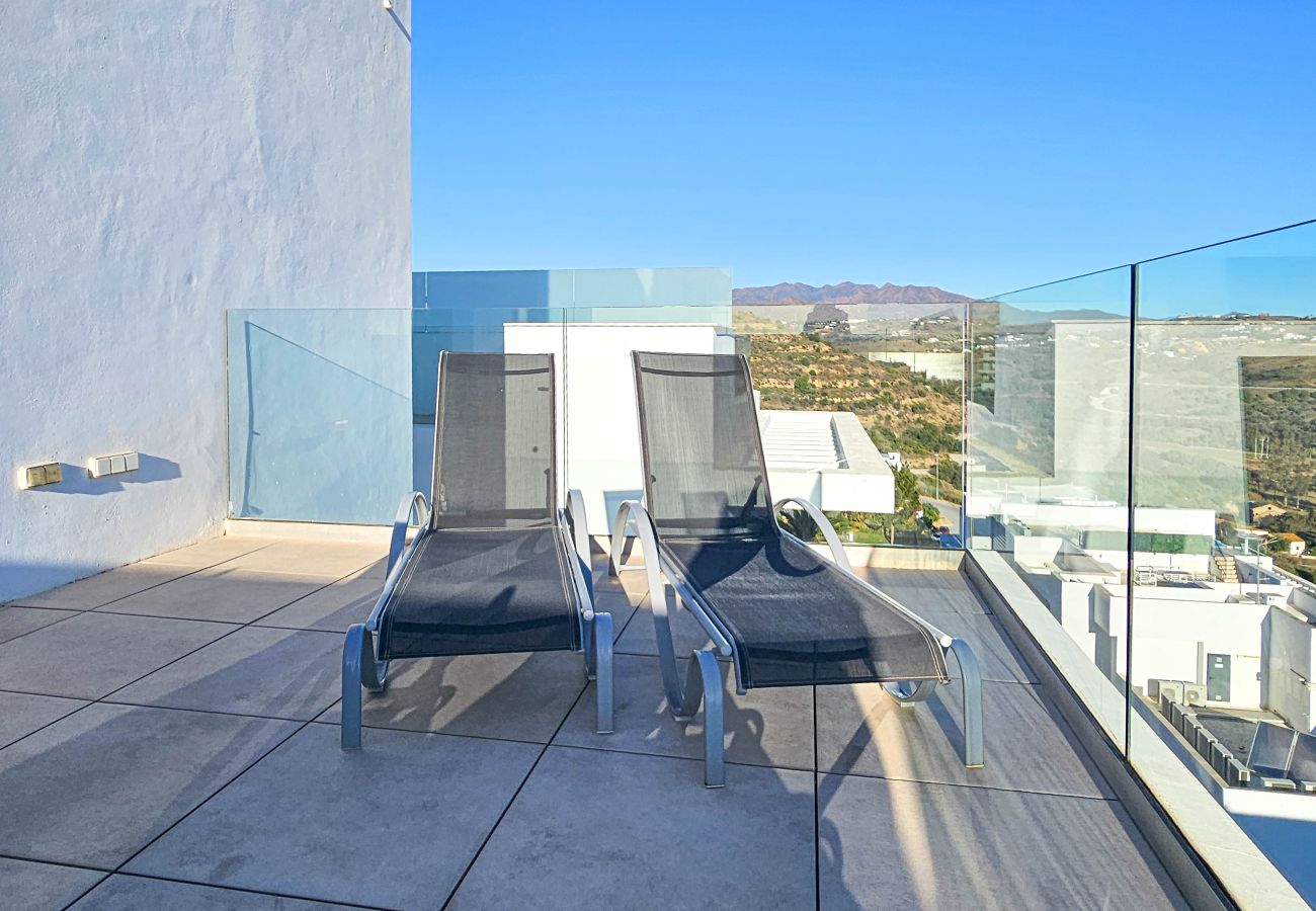 Apartment in La Cala de Mijas - 3 bed with mountain & sea views in Casa Banderas