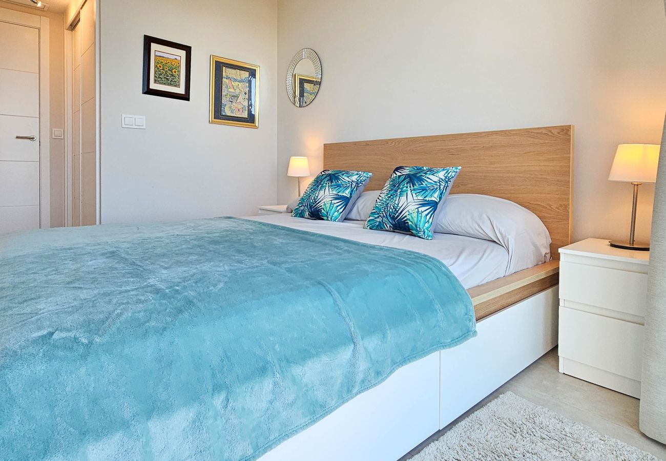 Apartment in La Cala de Mijas - 3 bed with mountain & sea views in Casa Banderas