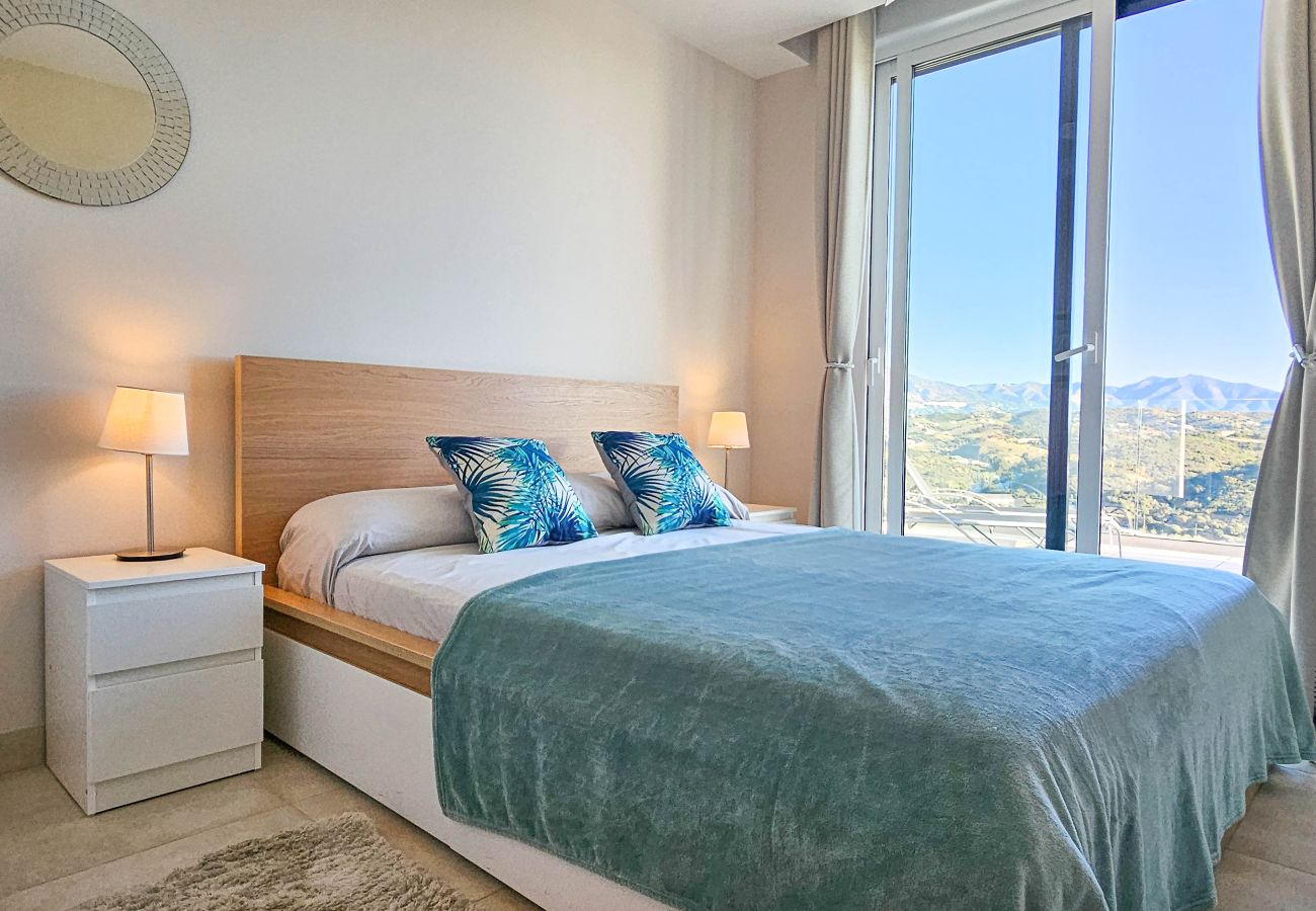 Apartment in La Cala de Mijas - 3 bed with mountain & sea views in Casa Banderas