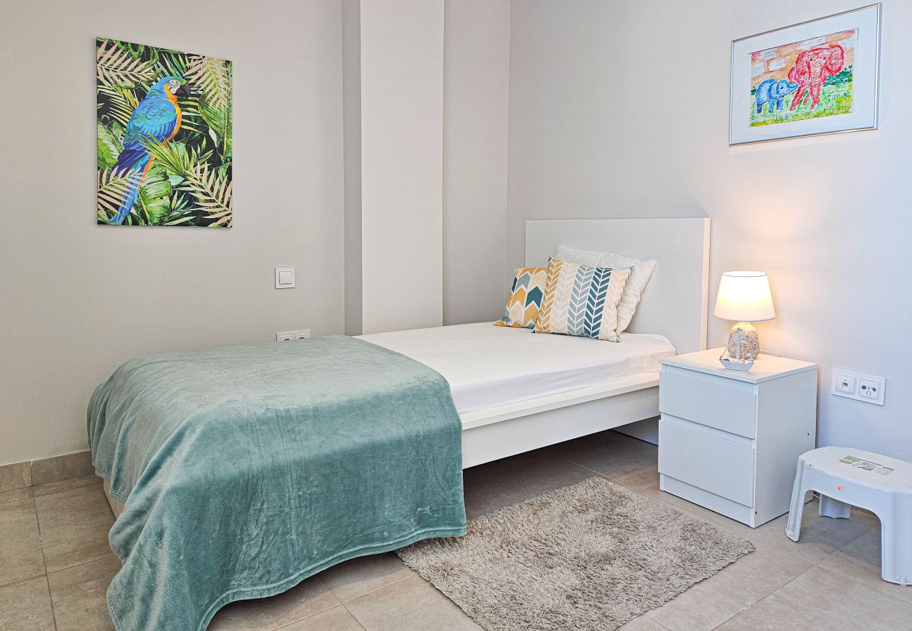 Apartment in La Cala de Mijas - 3 bed with mountain & sea views in Casa Banderas