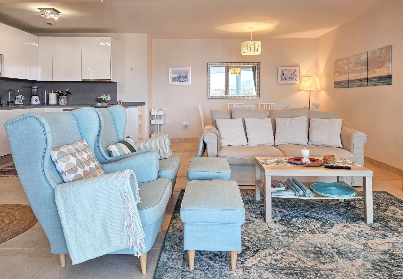 Apartment in La Cala de Mijas - 3 bed with mountain & sea views in Casa Banderas