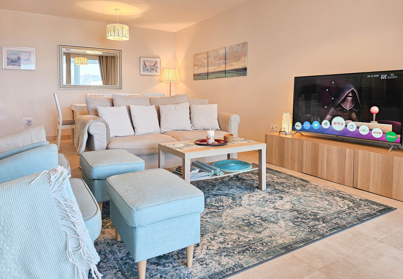 Apartment in La Cala de Mijas - 3 bed with mountain & sea views in Casa Banderas