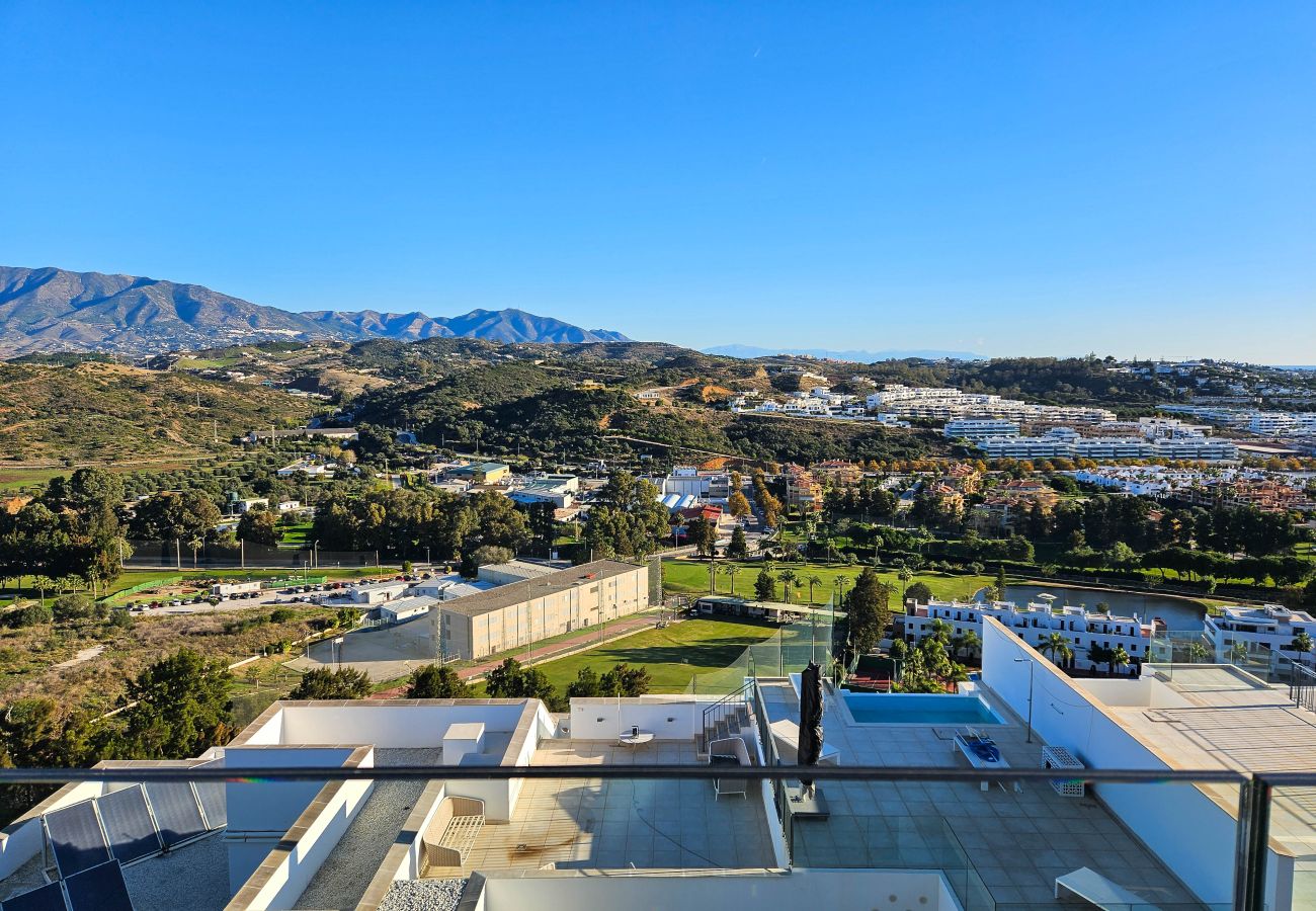 Apartment in La Cala de Mijas - 3 bed with mountain & sea views in Casa Banderas