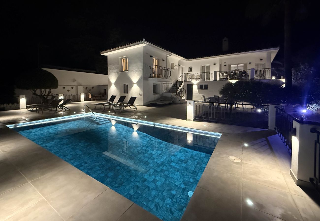 Villa in Mijas Costa - Villa with private pool & stunning sea views