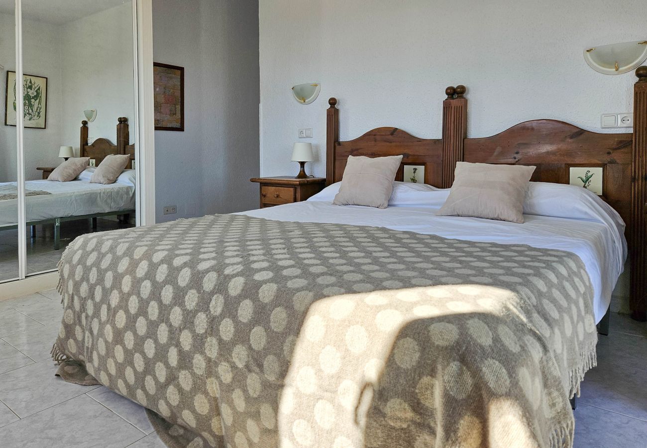 Villa in Mijas Costa - Villa with private pool & stunning sea views