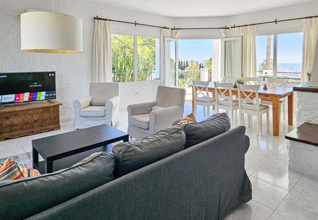 Villa in Mijas Costa - Villa with private pool & stunning sea views