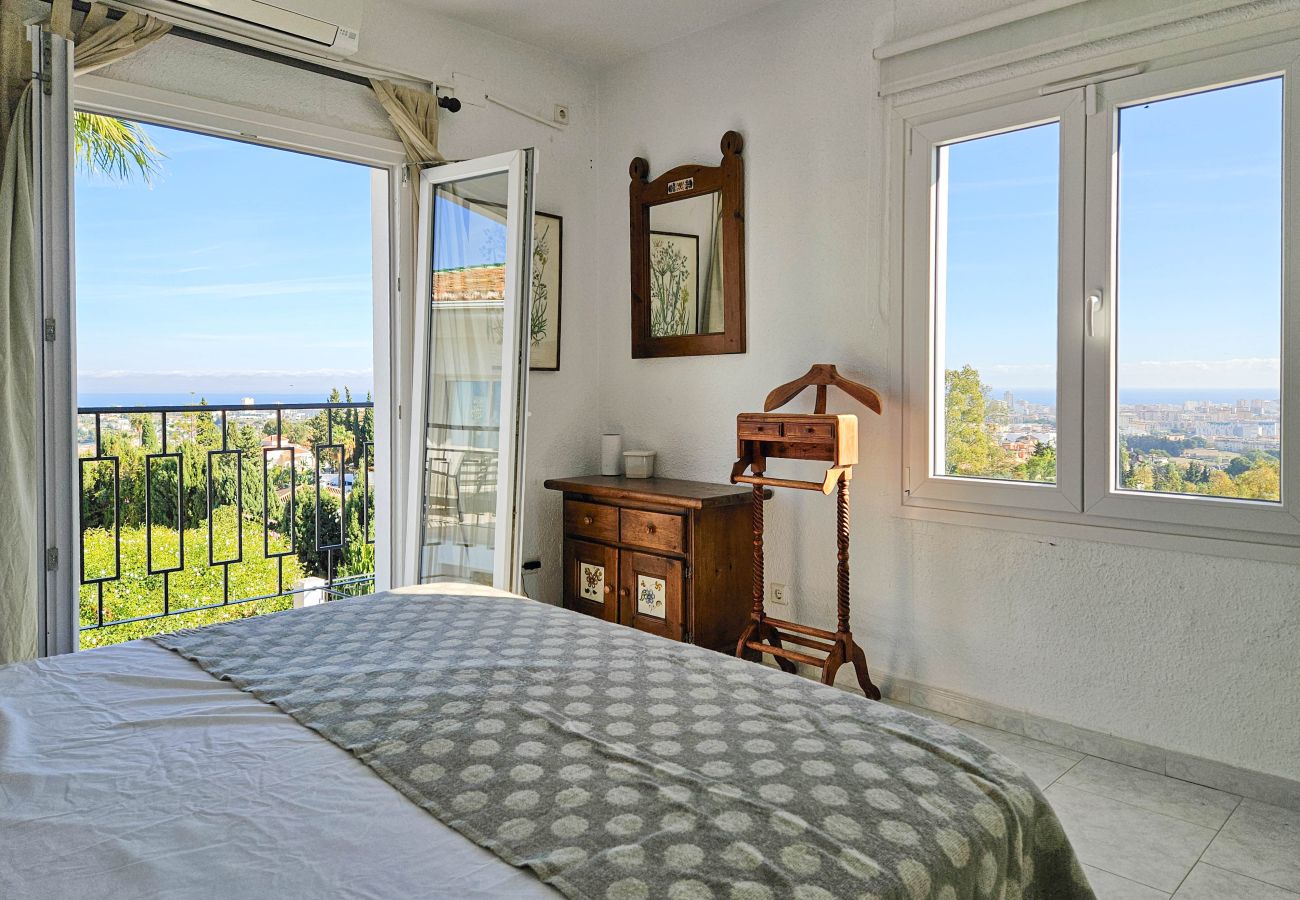 Villa in Mijas Costa - Villa with private pool & stunning sea views