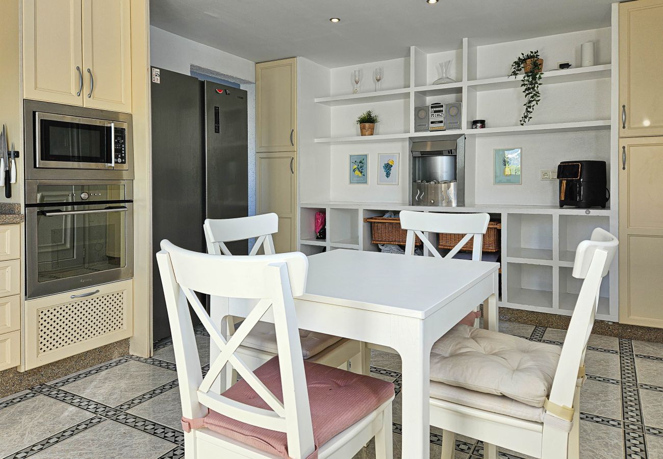 Villa in Mijas Costa - Villa with private pool & stunning sea views