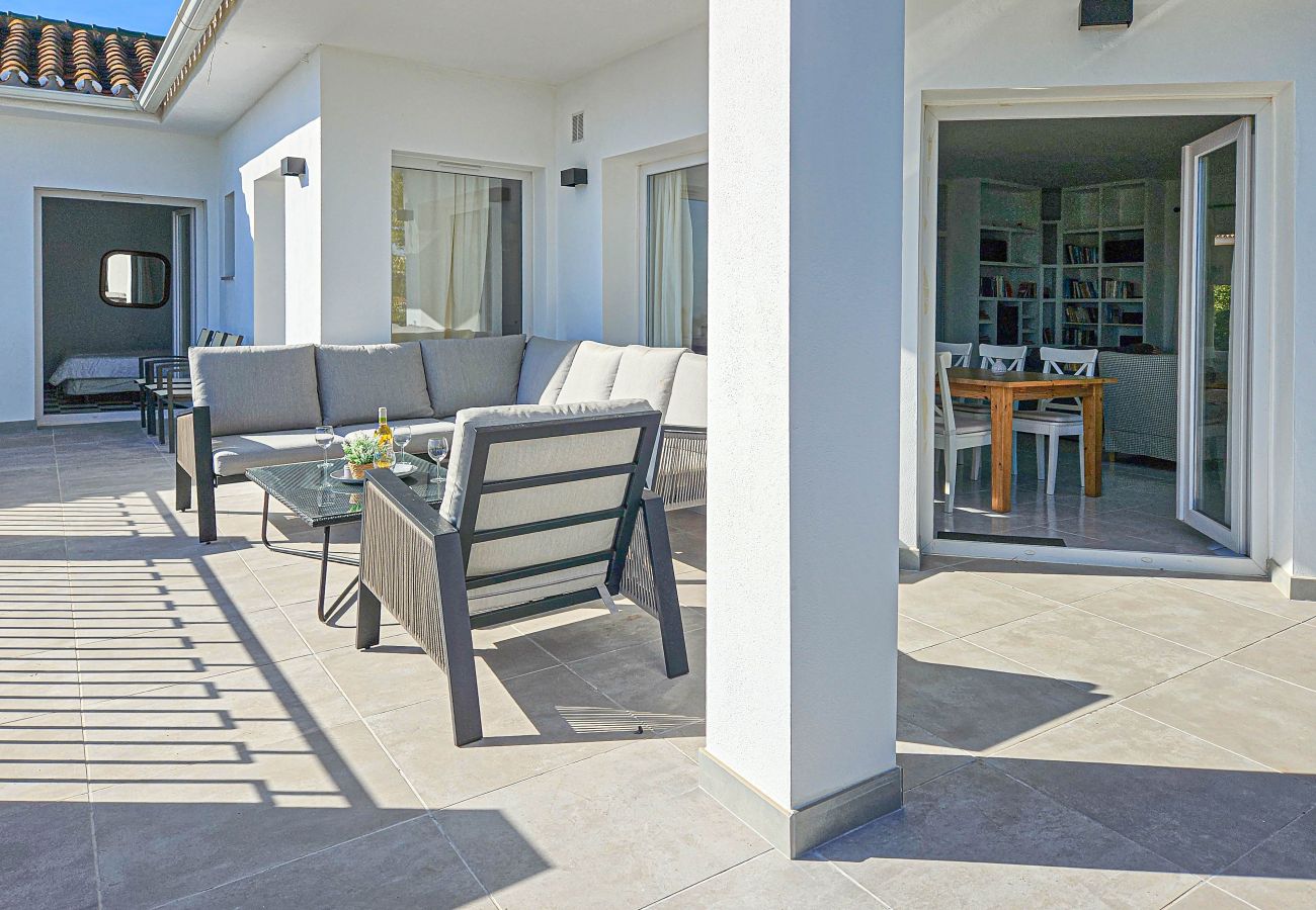 Villa in Mijas Costa - Villa with private pool & stunning sea views