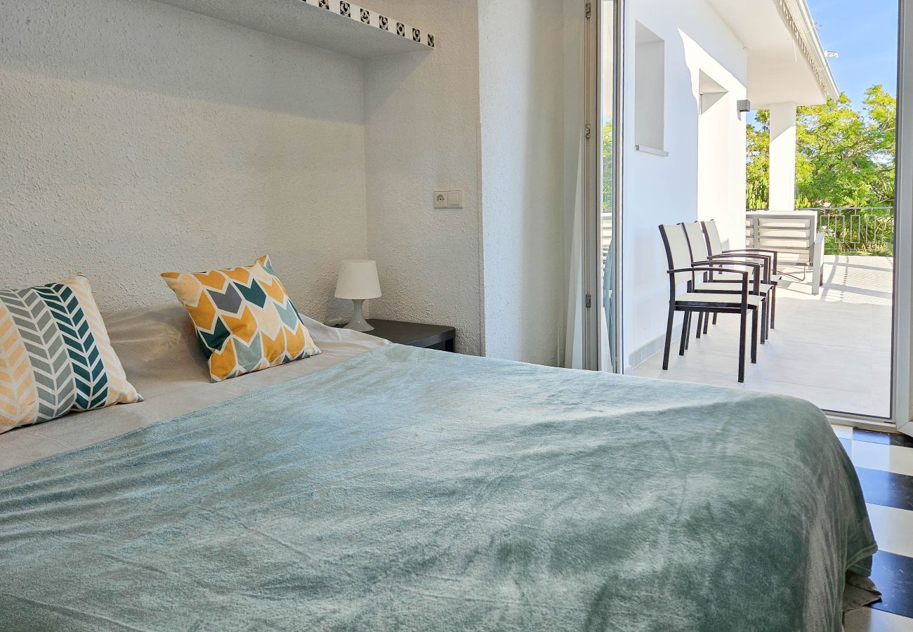 Villa in Mijas Costa - Villa with private pool & stunning sea views