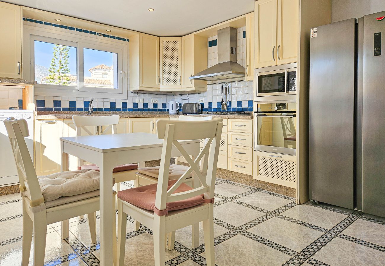 Villa in Mijas Costa - Villa with private pool & stunning sea views