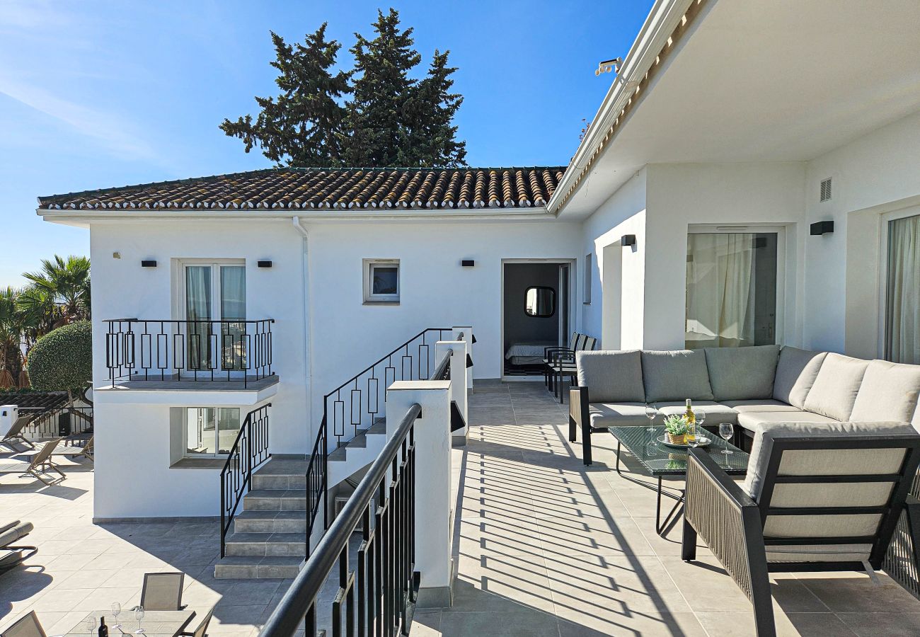 Villa in Mijas Costa - Villa with private pool & stunning sea views